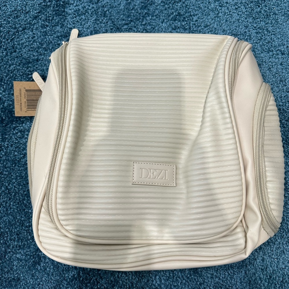 Dezi cream toiletry bag
